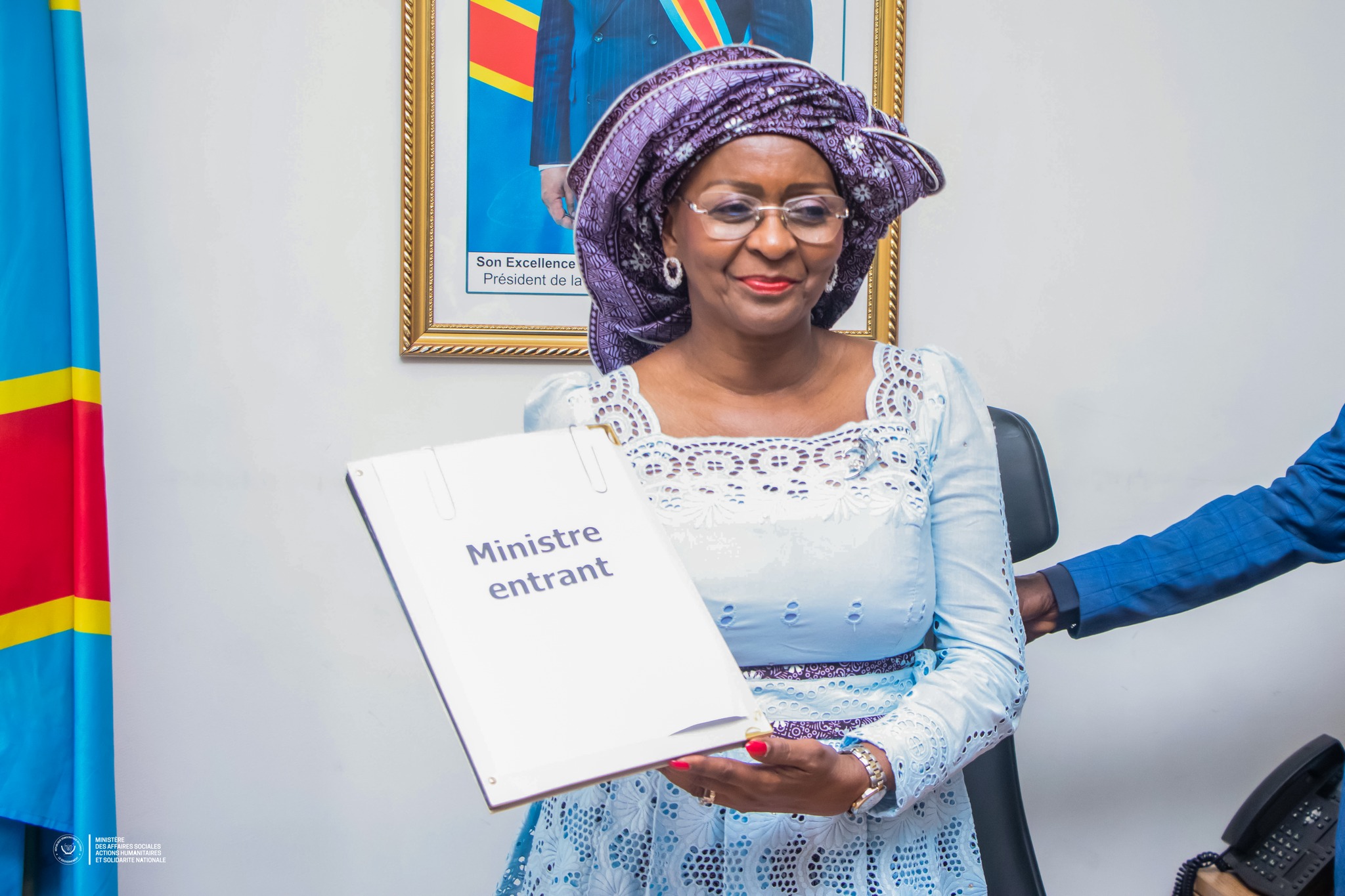 Affaires Sociales : Nathalie-AZIZA MUNANA s&rsquo;installe dans son cabinet de travail